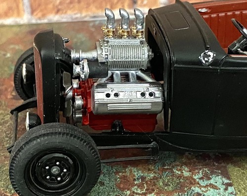 Scale supercharged ford - 1/24,